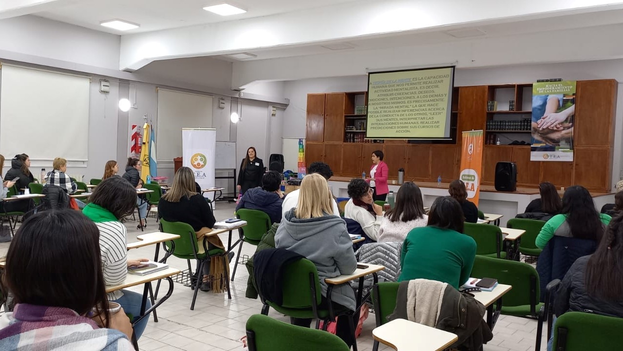 Taller Teórico Práctico ''Hacia el Empoderamiento de las Familias.'' Fundación TEA Santa Cruz
